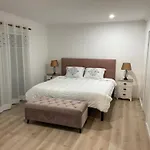 Cozy In Historic Downtown - Farm Views - Walk To