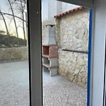 Casa de Férias Cozy In Historic Downtown - Farm Views - Walk To