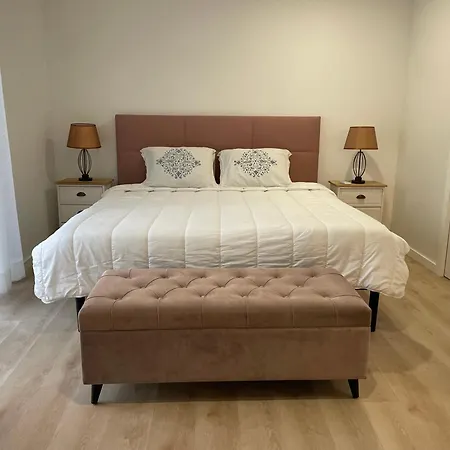 Cozy In Historic Downtown - Farm Views - Walk To Casa de Férias Foz do Arelho