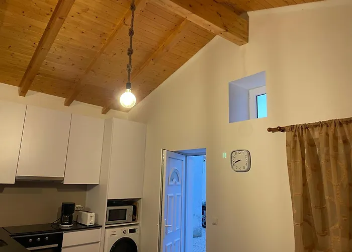 Дом отдыха Cozy In Historic Downtown - Farm Views - Walk To Фош-ду-Арелью