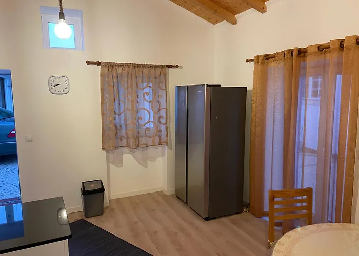 Дом отдыха Cozy In Historic Downtown - Farm Views - Walk To *