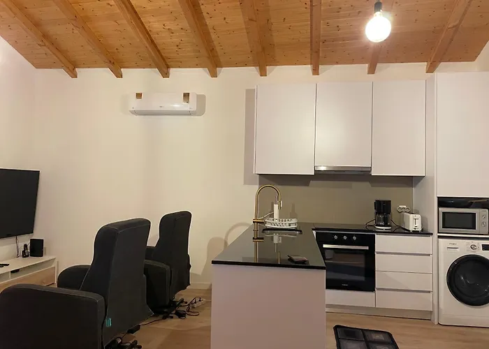 Дом отдыха Cozy In Historic Downtown - Farm Views - Walk To Фош-ду-Арелью