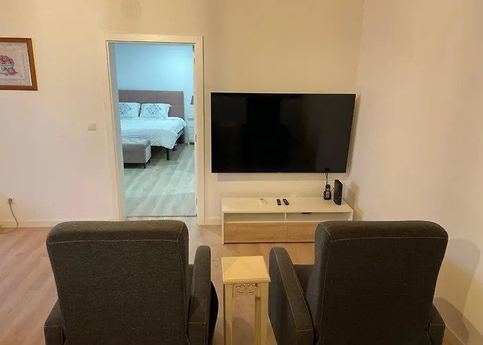 Дом отдыха Cozy In Historic Downtown - Farm Views - Walk To Фош-ду-Арелью