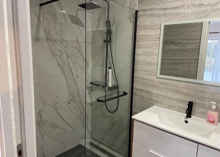 Дом отдыха Cozy In Historic Downtown - Farm Views - Walk To