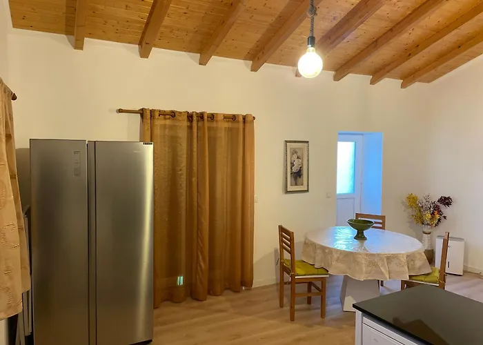 Дом отдыха Cozy In Historic Downtown - Farm Views - Walk To Фош-ду-Арелью