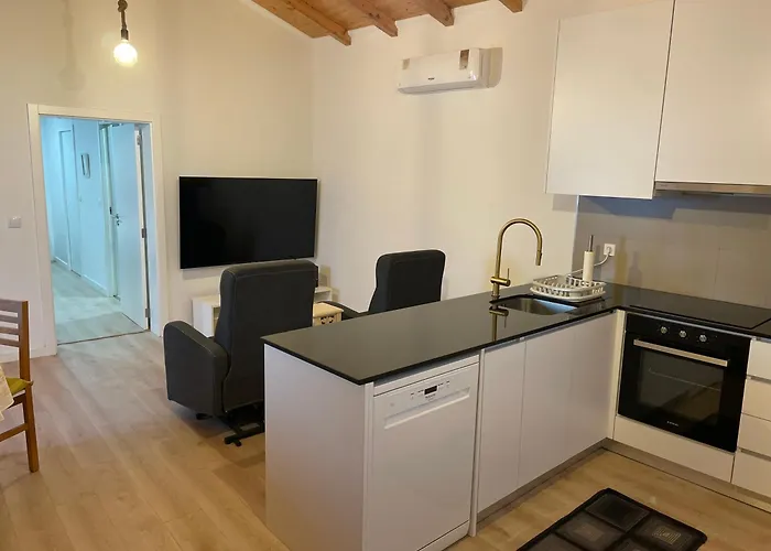 Cozy In Historic Downtown - Farm Views - Walk To Дом отдыха *